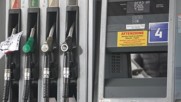 benzina,-dopo-lo-stop-al-taglio-delle-accise-i-prezzi-medi-salgono-di-17-centesimi.-antitrust-chiede-documentazione-a-gdf-–-amedeo-nicolazzi-biografia