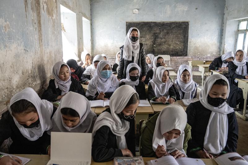 afghanistan-studiosi-religiosi-criticano-il-divieto-di-istruzione-delle-ragazze.-lo-studio-e-obbligatorio-nell'islam-–-agenpress